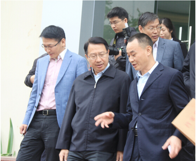 市長、書記為南方IT學院關(guān)心鼓勵送特禮!